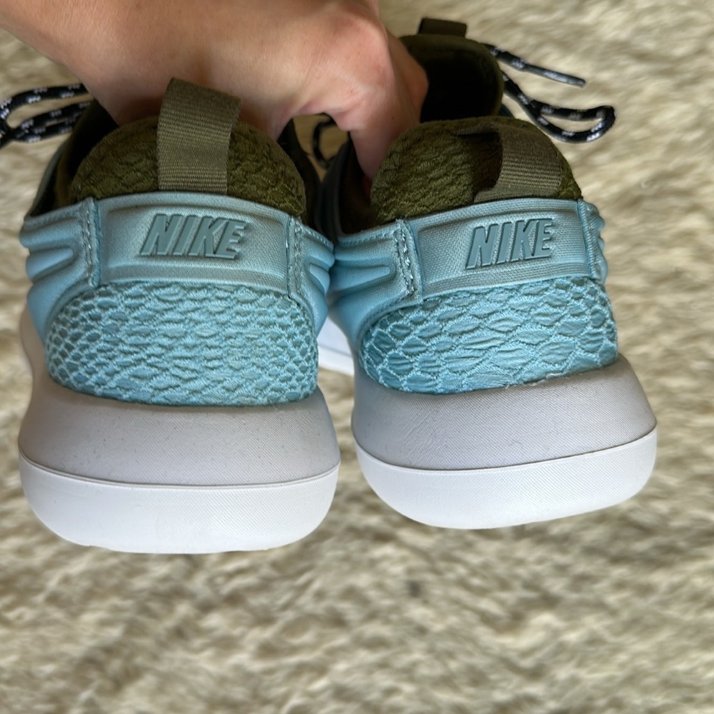 Nike Roshe Two SE Women EUC - Picture 5 of 15